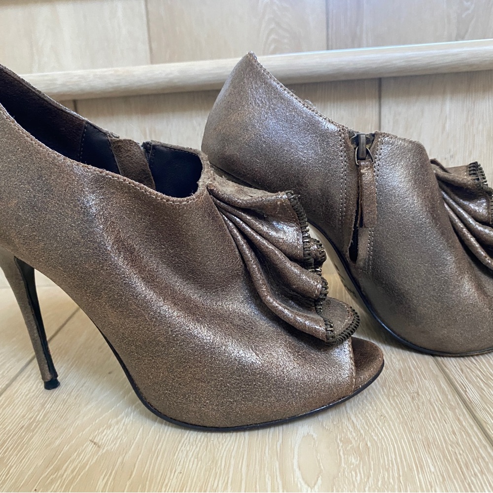 elizabeth and james Stiletto Open Toe Booties Size 6